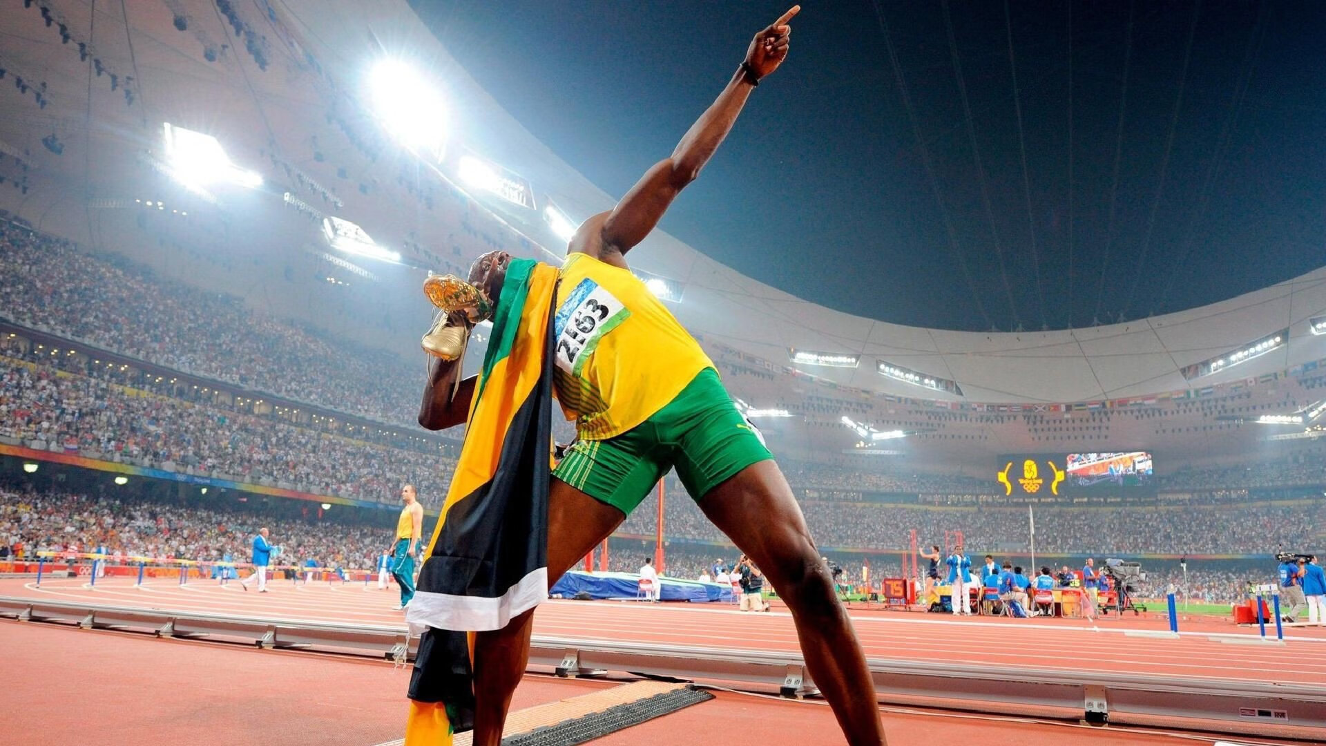 开云体育app网页版安全-英国女泳队自由泳划频节奏精准，英国男子自由泳选手